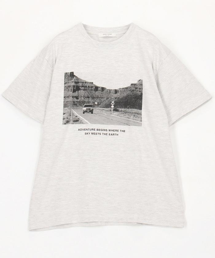 monotone photo TEE