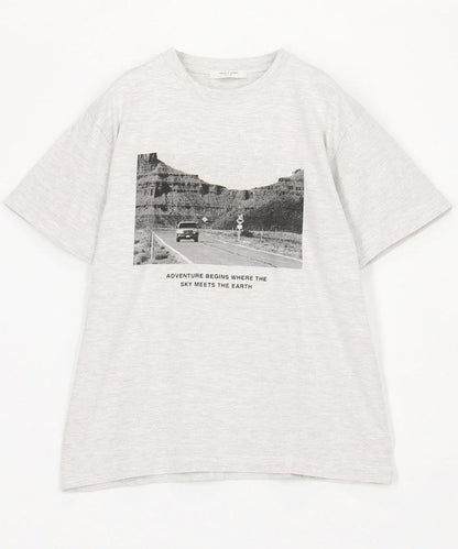 monotone photo TEE