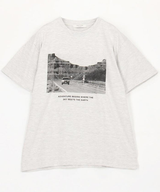 monotone photo TEE
