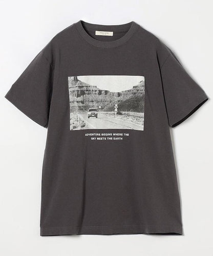 monotone photo TEE