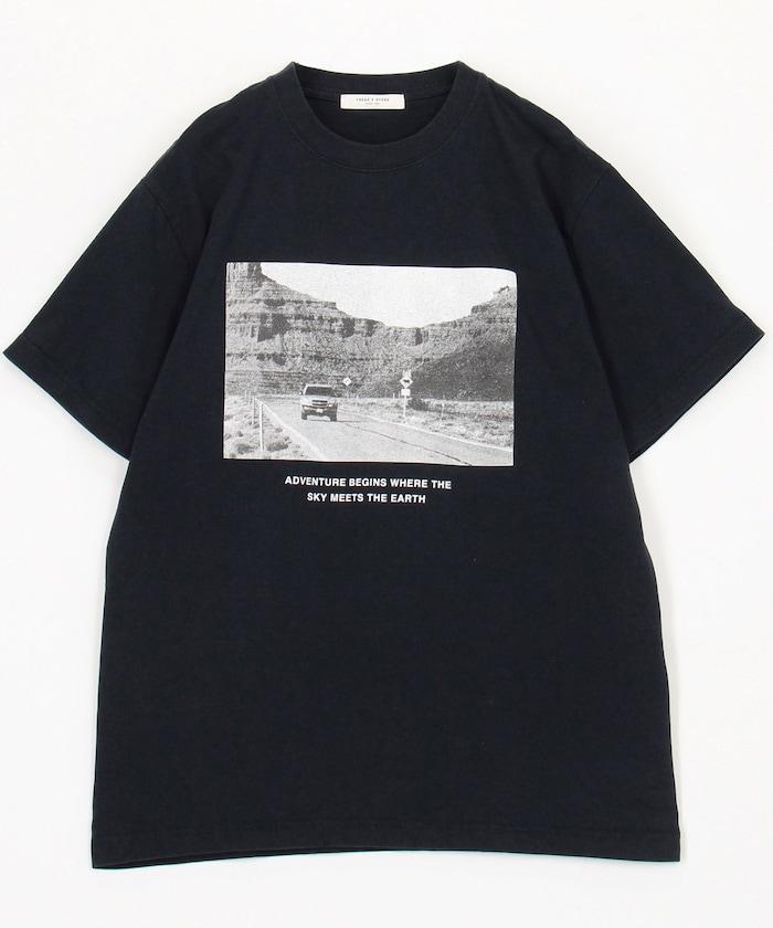 monotone photo TEE