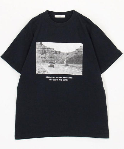 monotone photo TEE