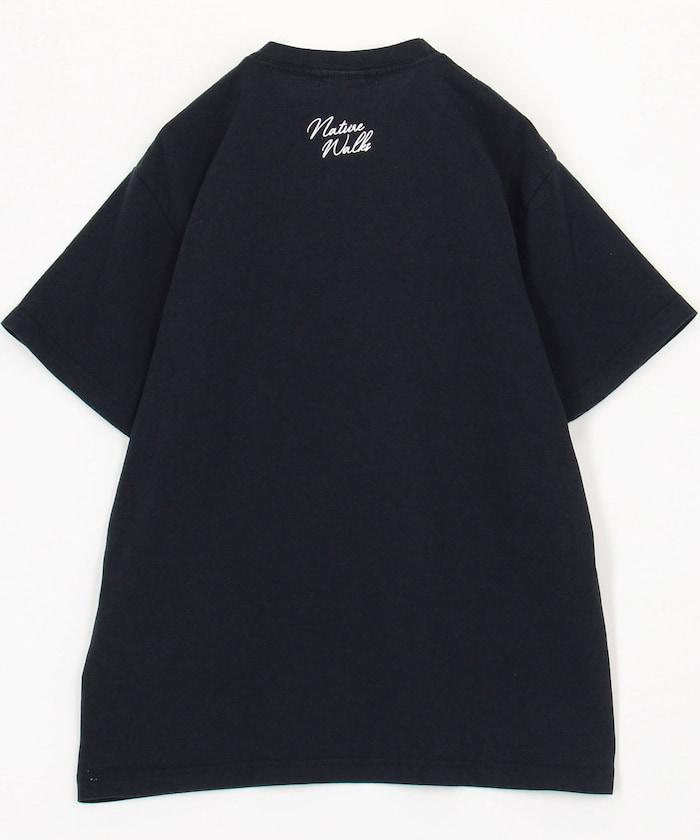 monotone photo TEE