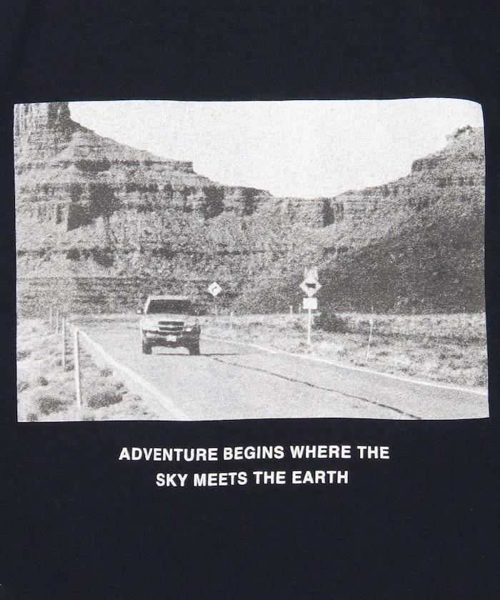 monotone photo TEE