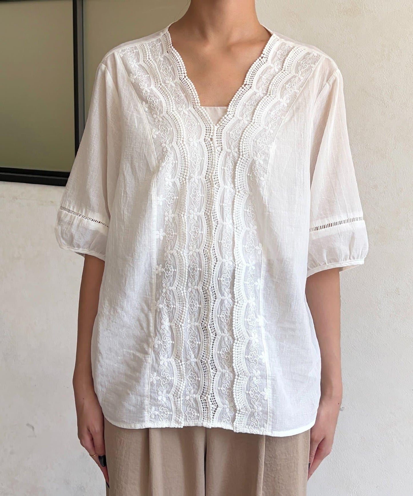 前幅刺繡蕾絲五分袖襯衫
