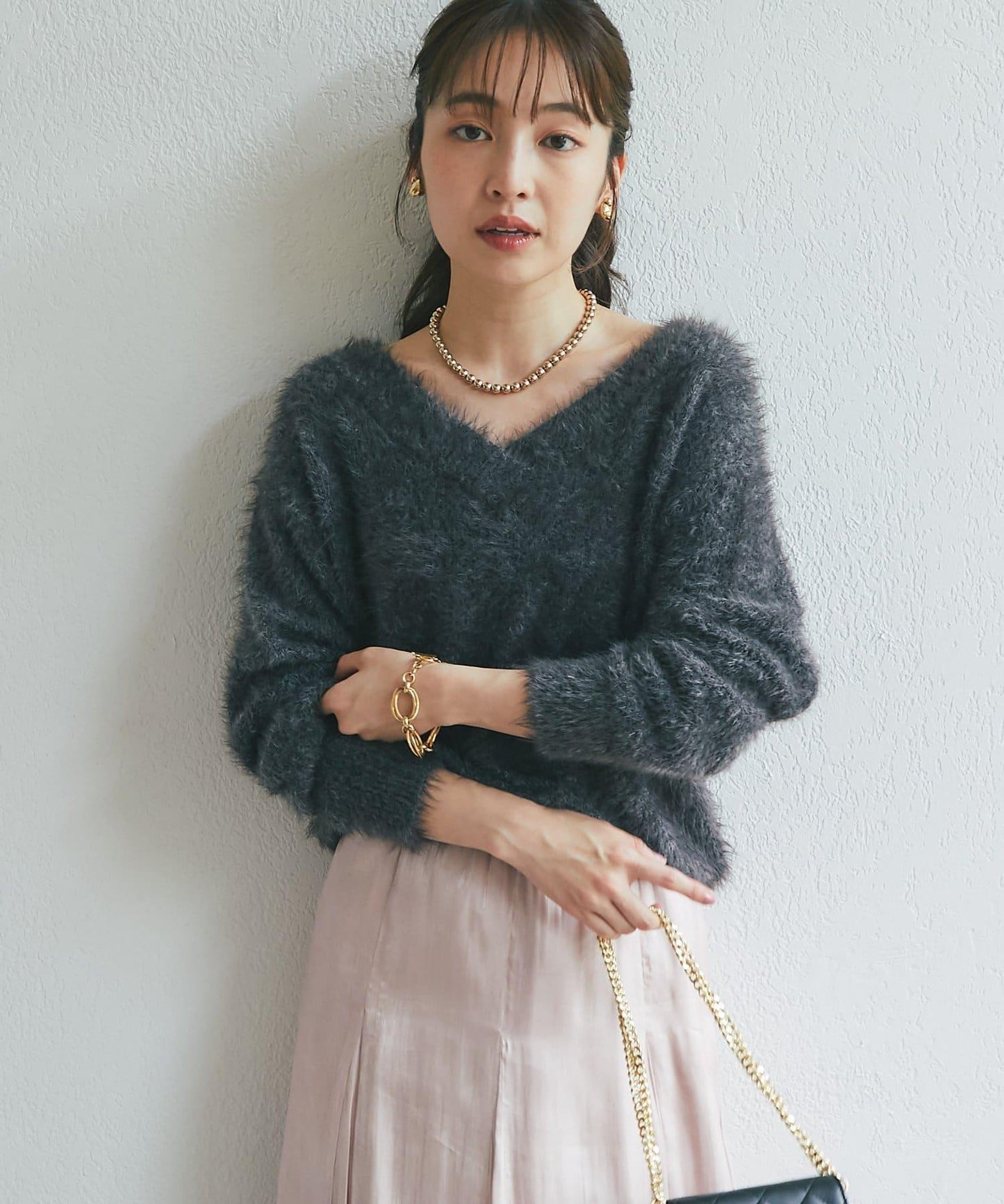 女式垂墜V領 蓬鬆羽毛感V領針織衫