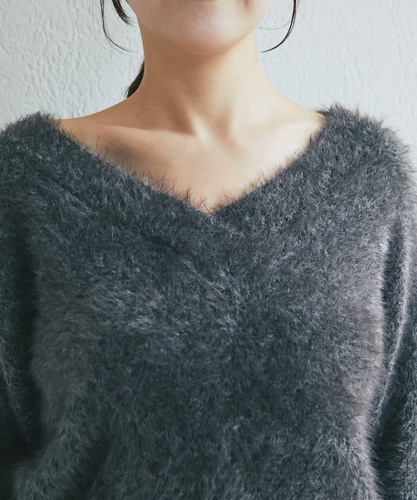 女式垂墜V領 蓬鬆羽毛感V領針織衫