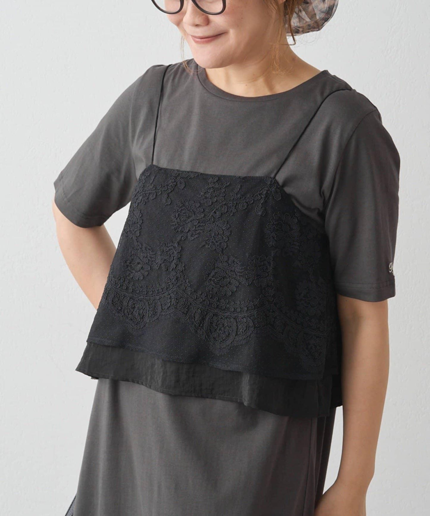 波點薄紗刺繡吊帶衫