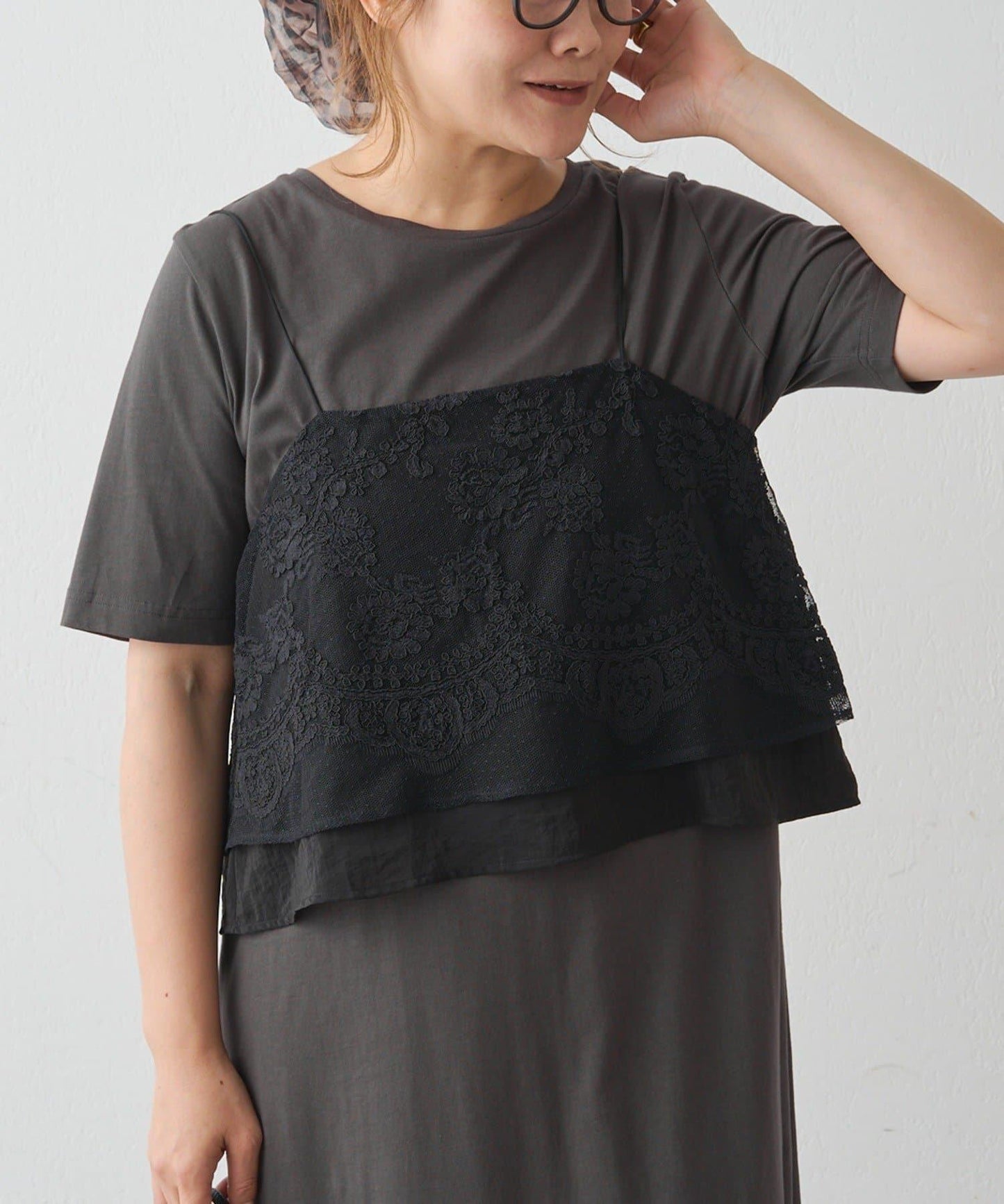 波點薄紗刺繡吊帶衫