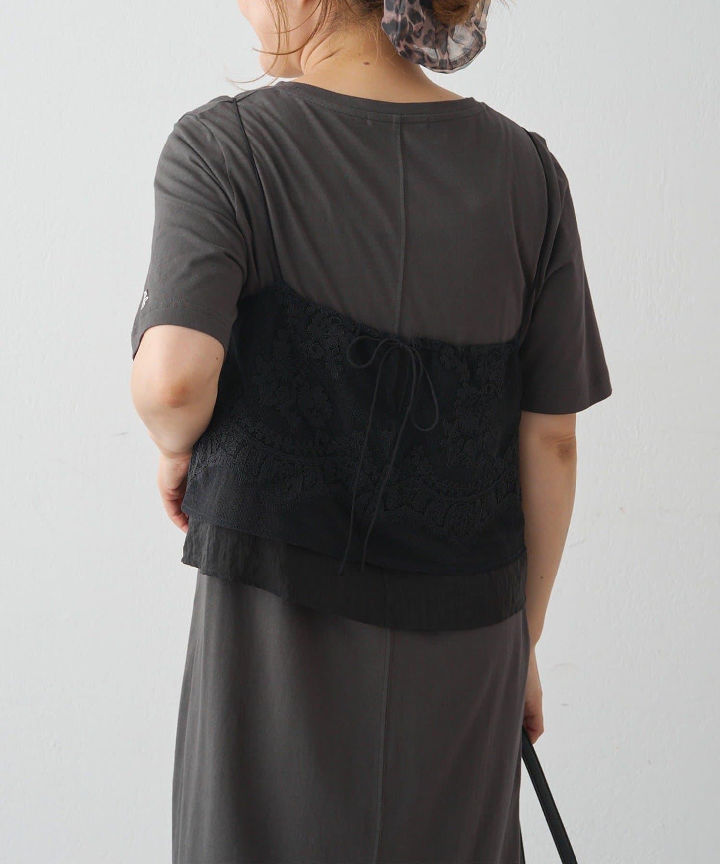 波點薄紗刺繡吊帶衫