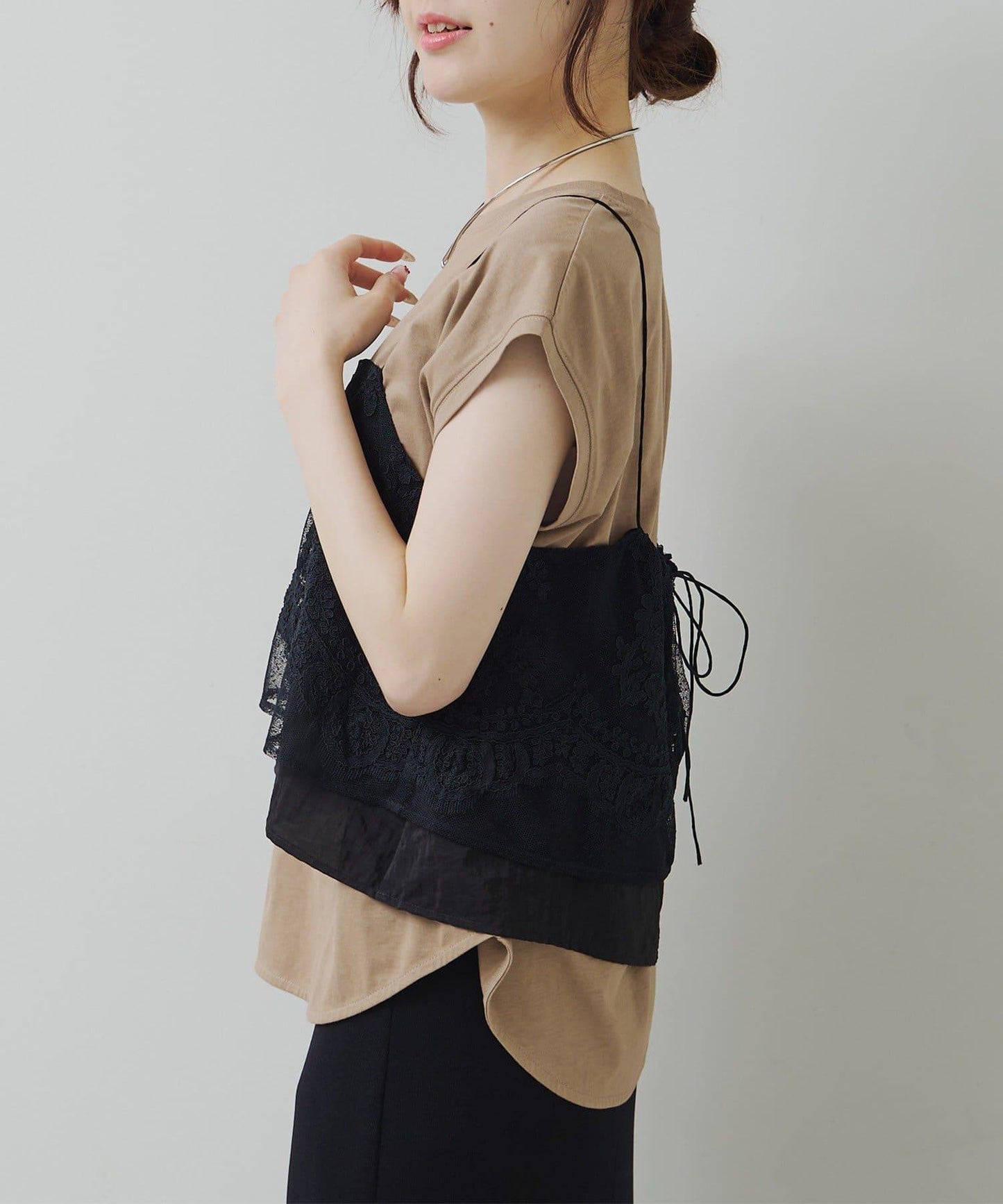 波點薄紗刺繡吊帶衫