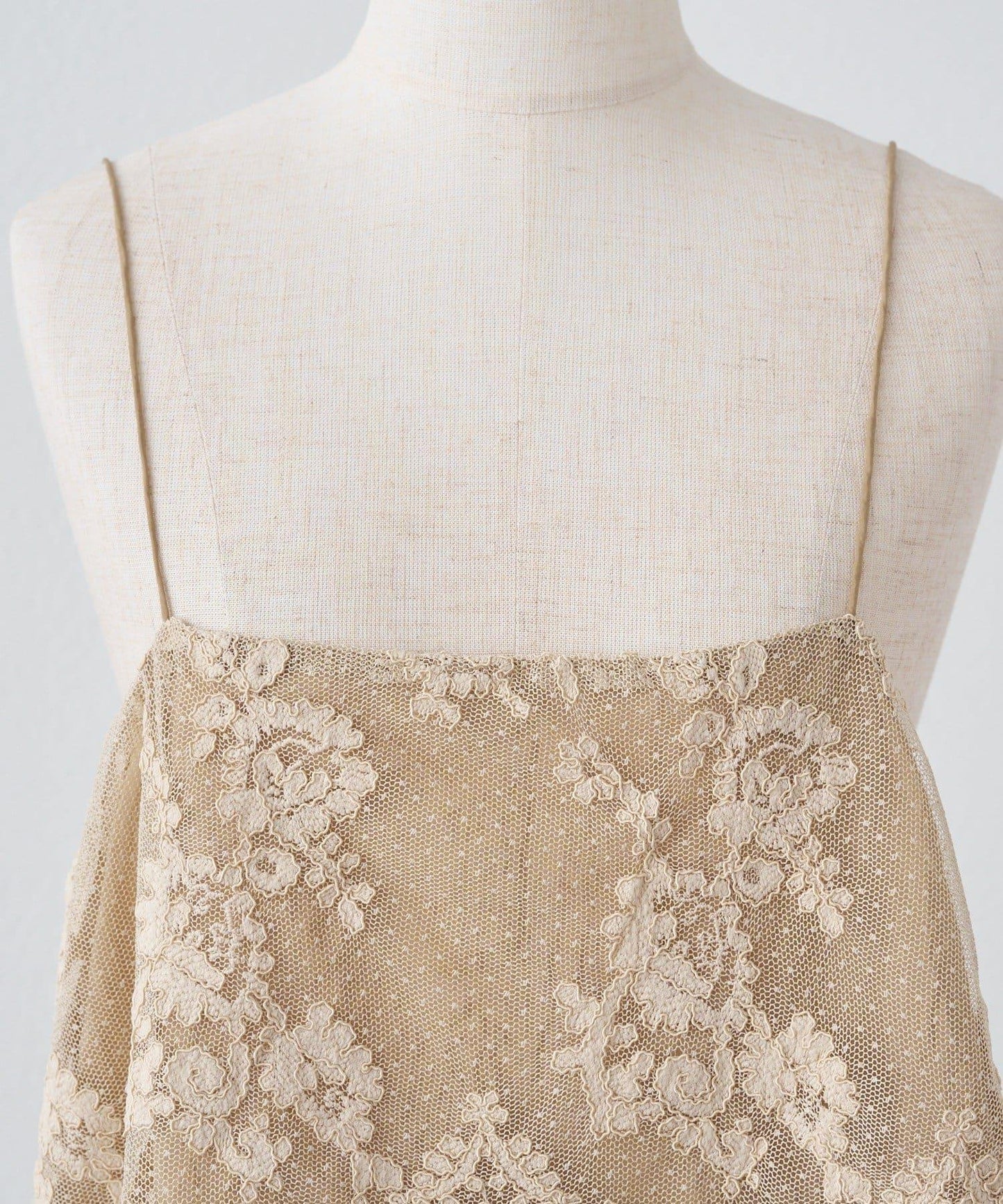 波點薄紗刺繡吊帶衫