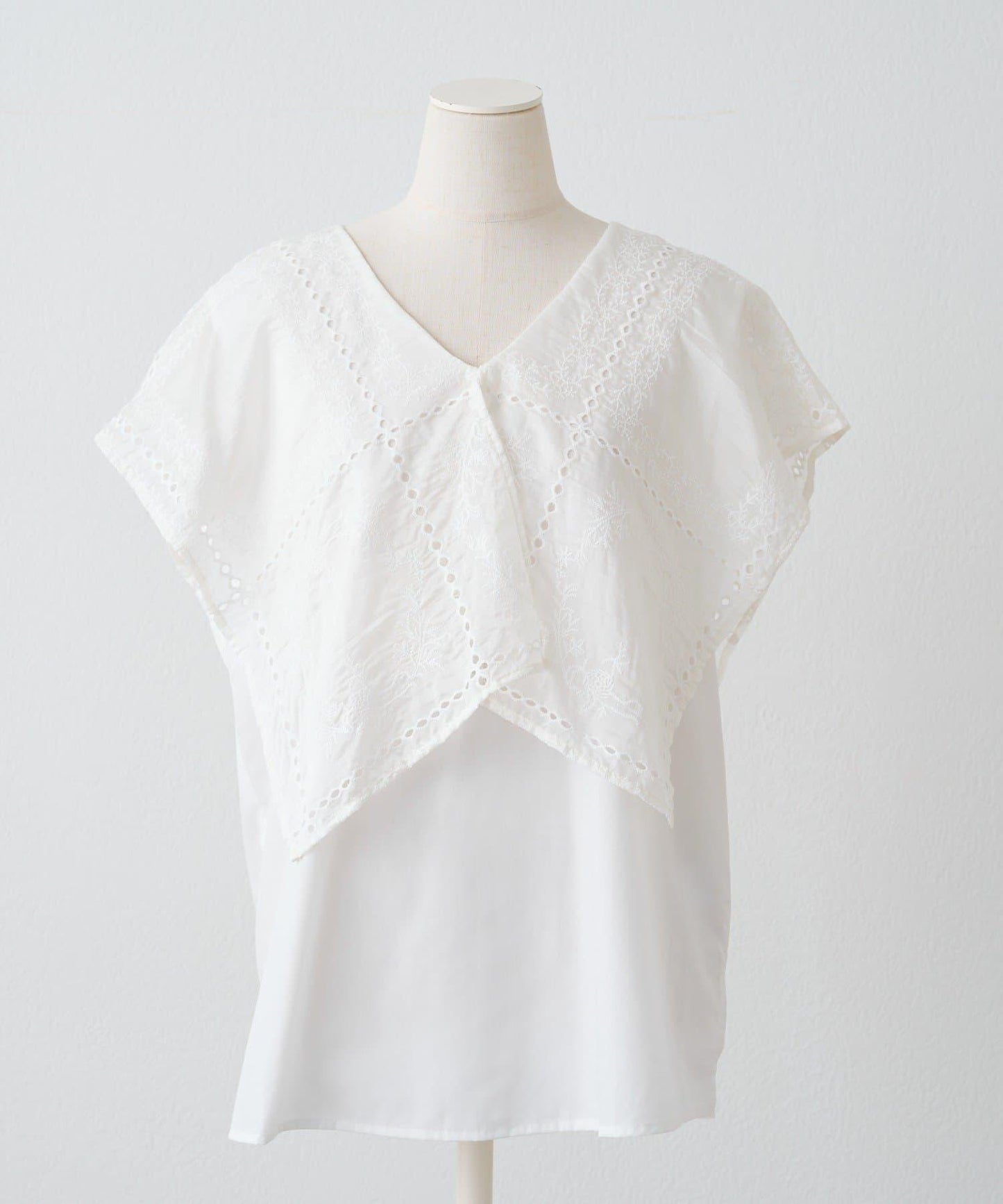 方領刺繡蕾絲襯衫