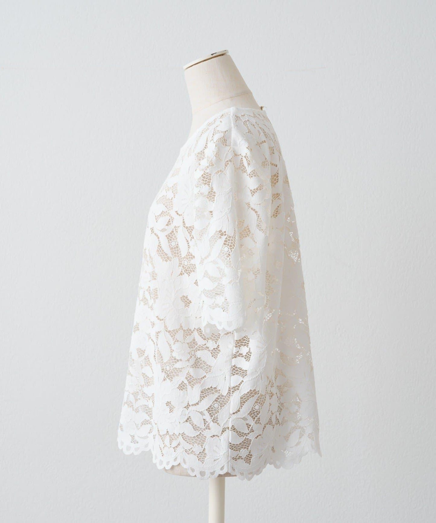 花朵刺繡扇形蕾絲襯衫