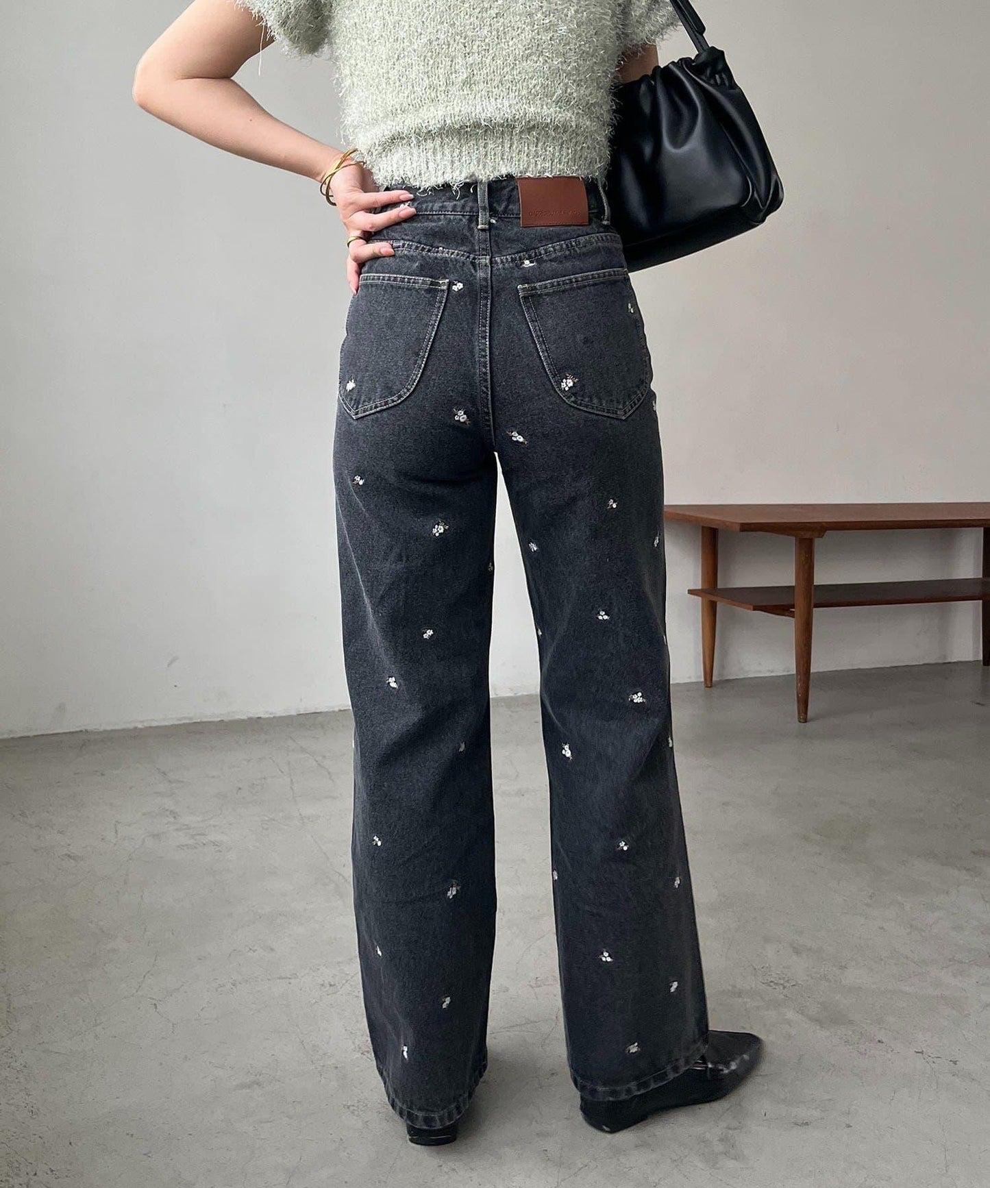 小花刺繡牛仔褲