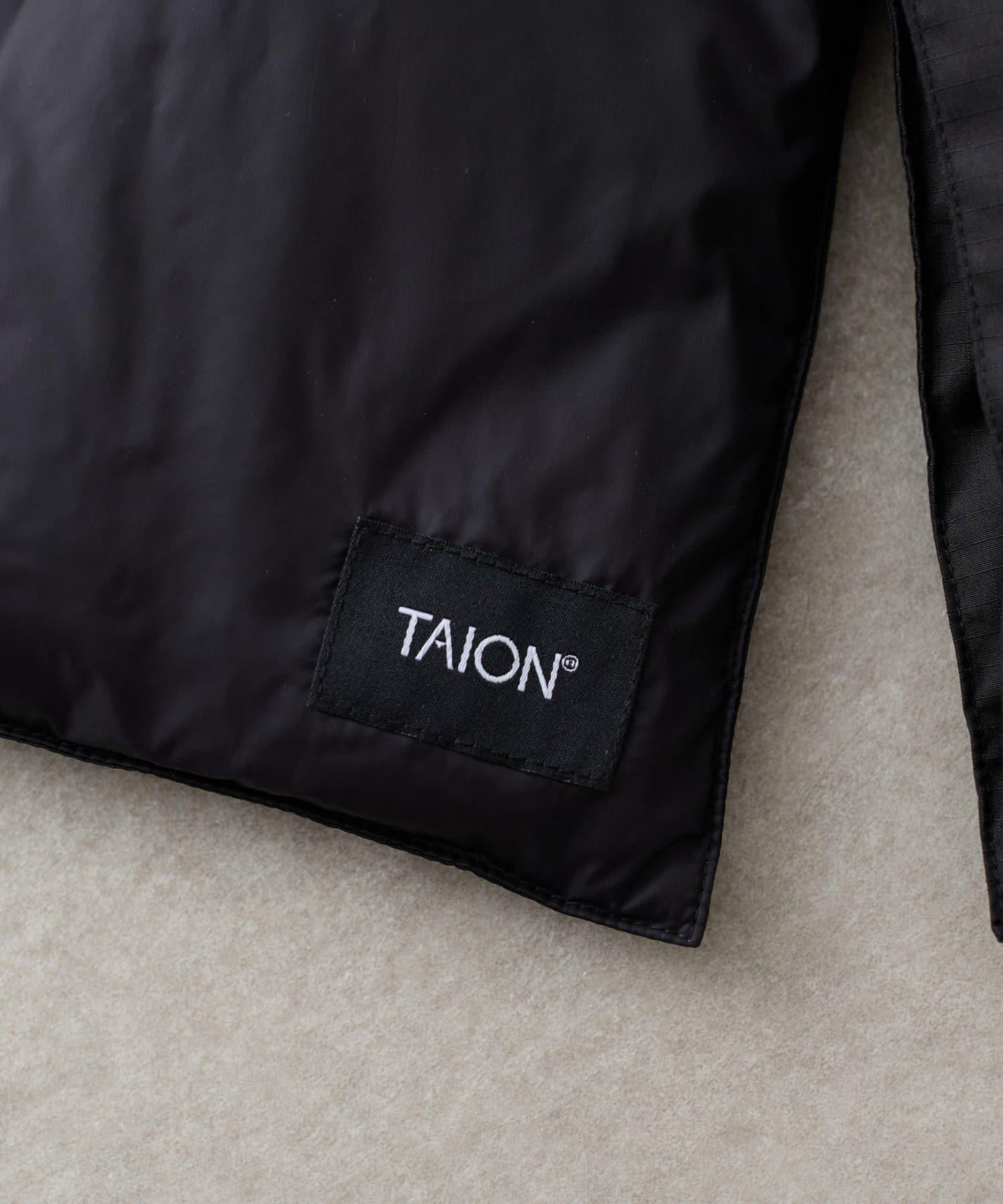 TAION聯名款 無領帶圍巾羽絨服