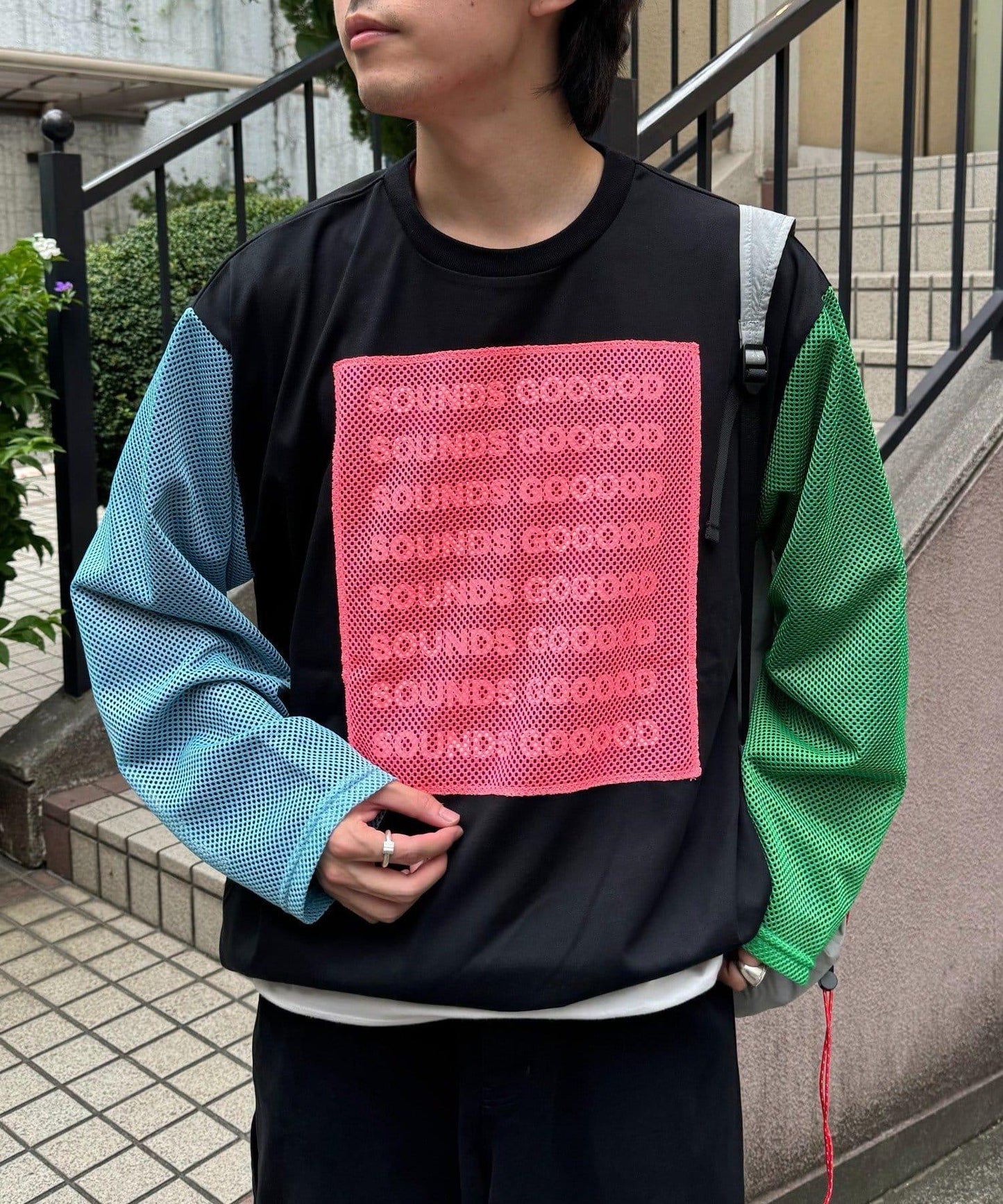 SOUNDS GOOOOD 撞色拼接網眼長袖T恤
