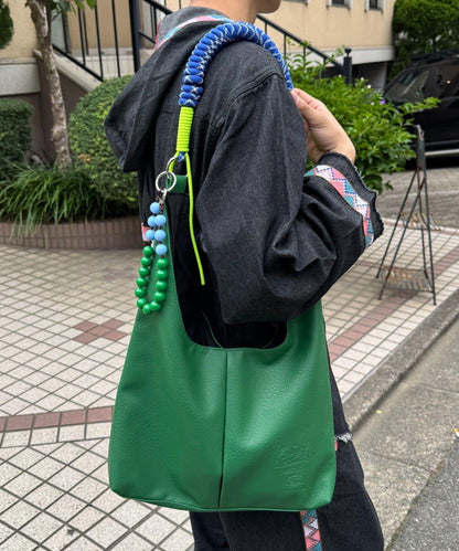 SOUNDS GOOOOD 三角皮革包
