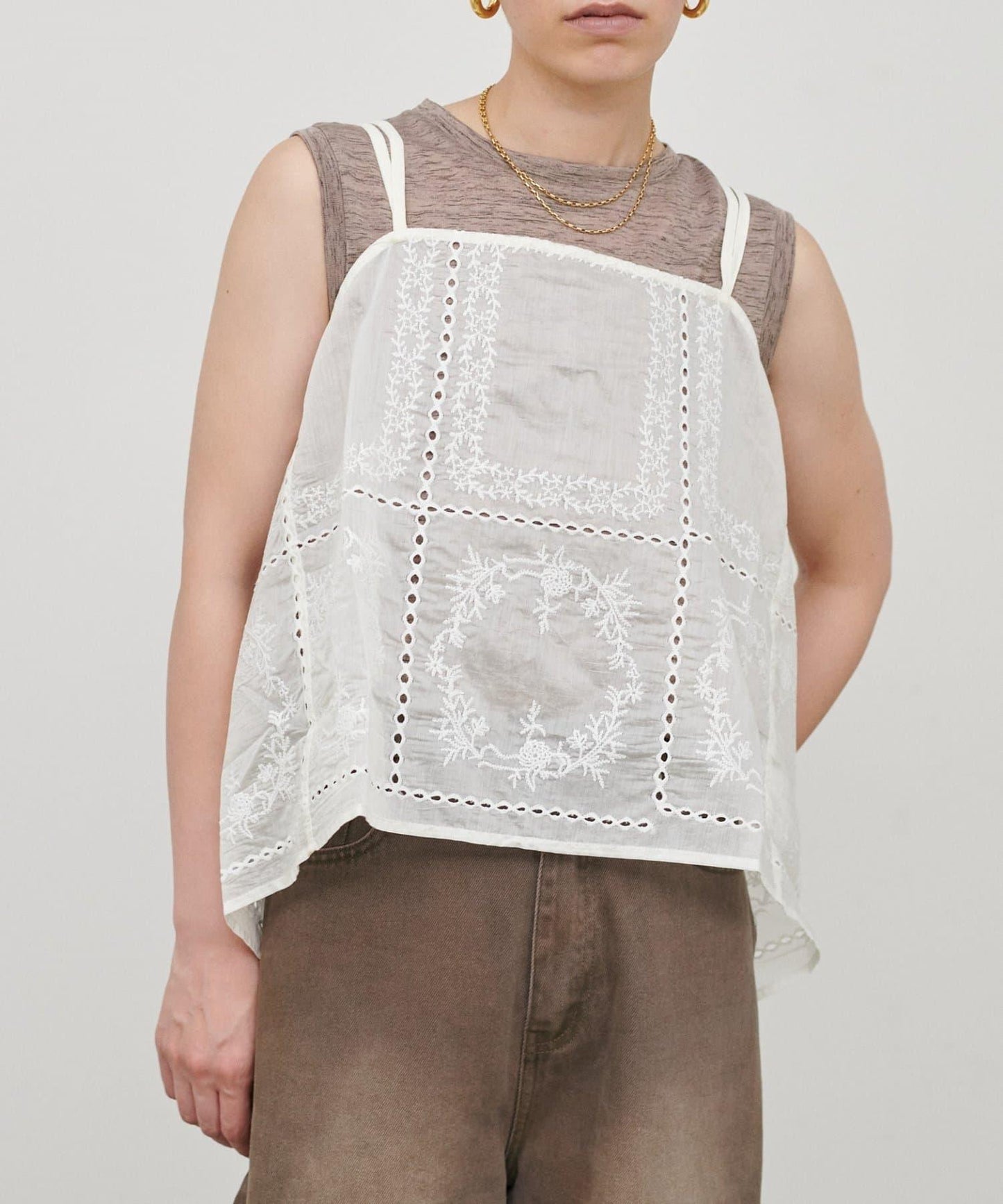 方領刺繡蕾絲吊帶