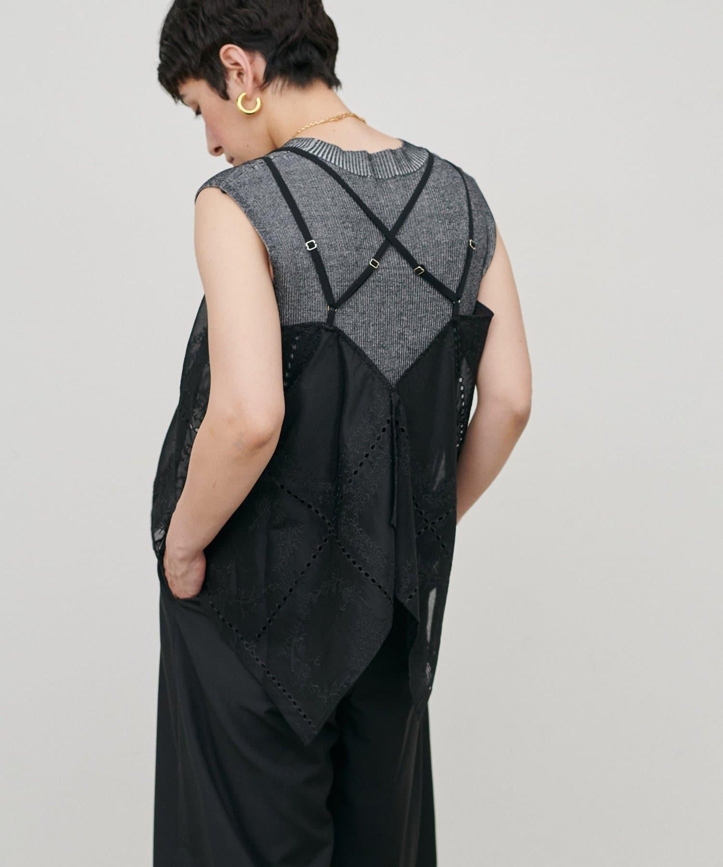 方領刺繡蕾絲吊帶