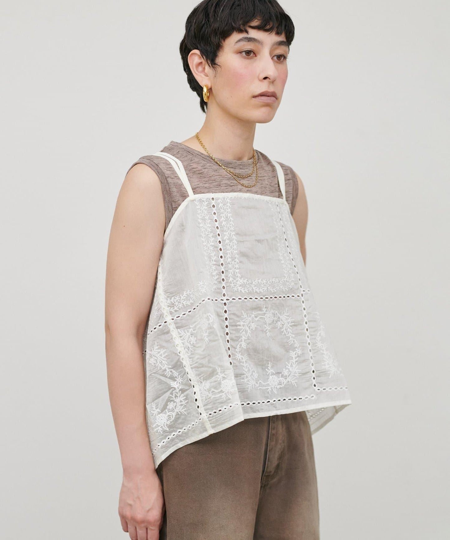 方領刺繡蕾絲吊帶