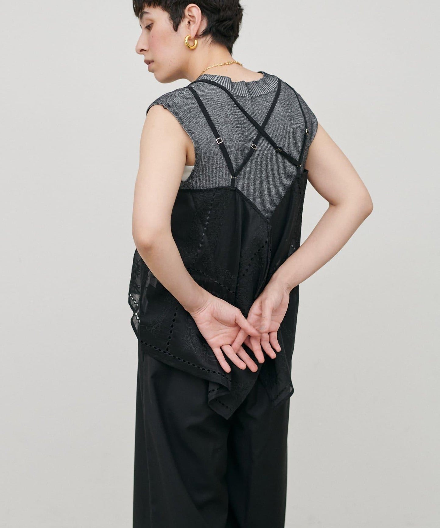 方領刺繡蕾絲吊帶