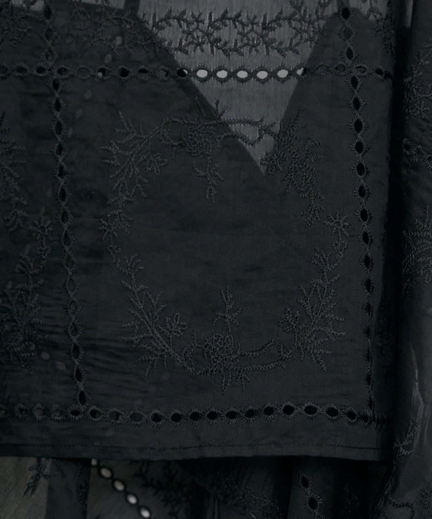 方領刺繡蕾絲吊帶
