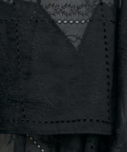 方領刺繡蕾絲吊帶