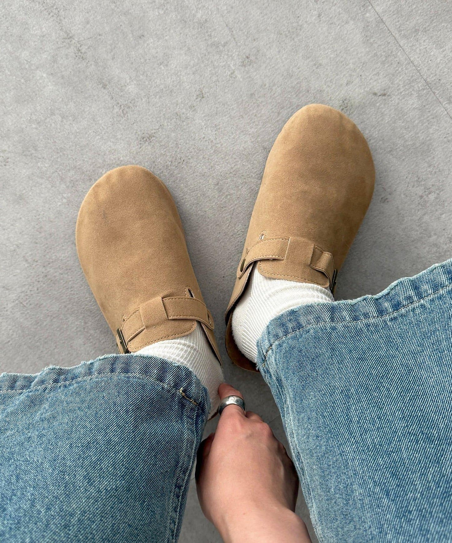 麂皮搭扣穆勒鞋