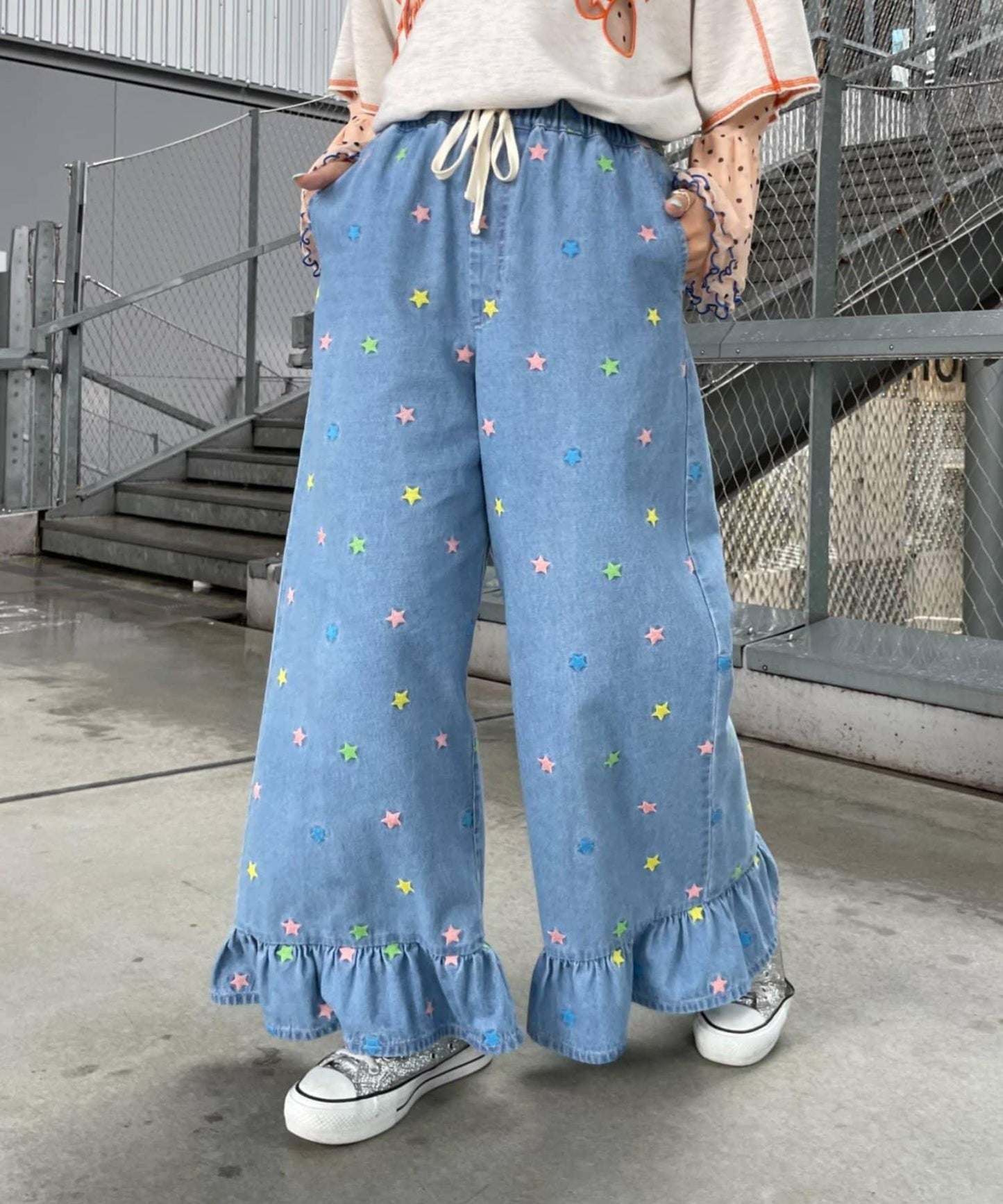 HELLO.SANFRANCISCO 裙襬荷葉邊星形刺繡牛仔褲