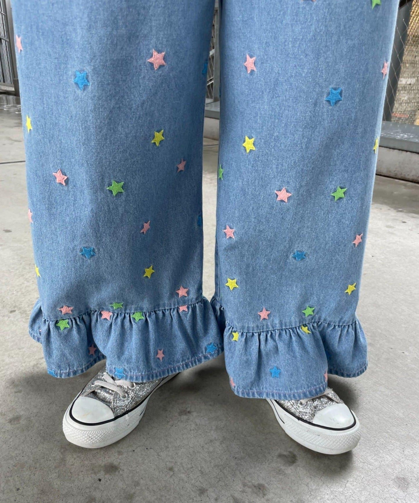 HELLO.SANFRANCISCO 裙襬荷葉邊星形刺繡牛仔褲