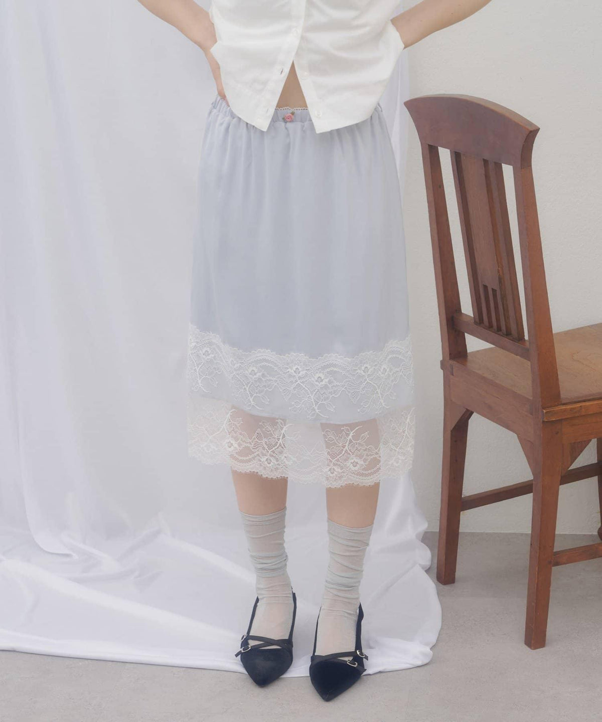 Discoat umm. 蕾絲下襬緞面半裙