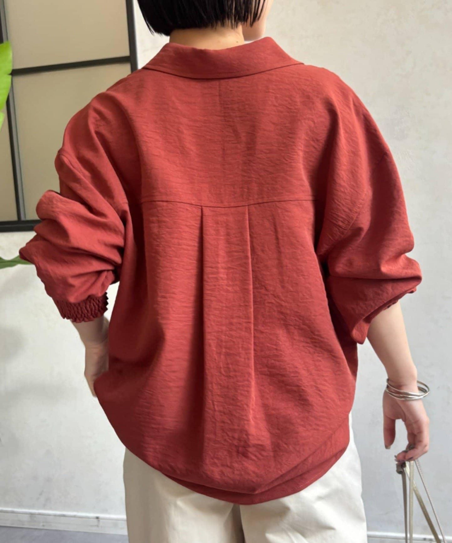 垂墜感收腰襯衫
