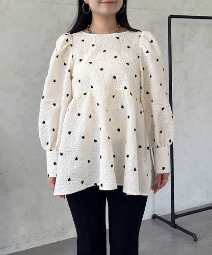 心形刺繡泡泡袖收腰襯衫