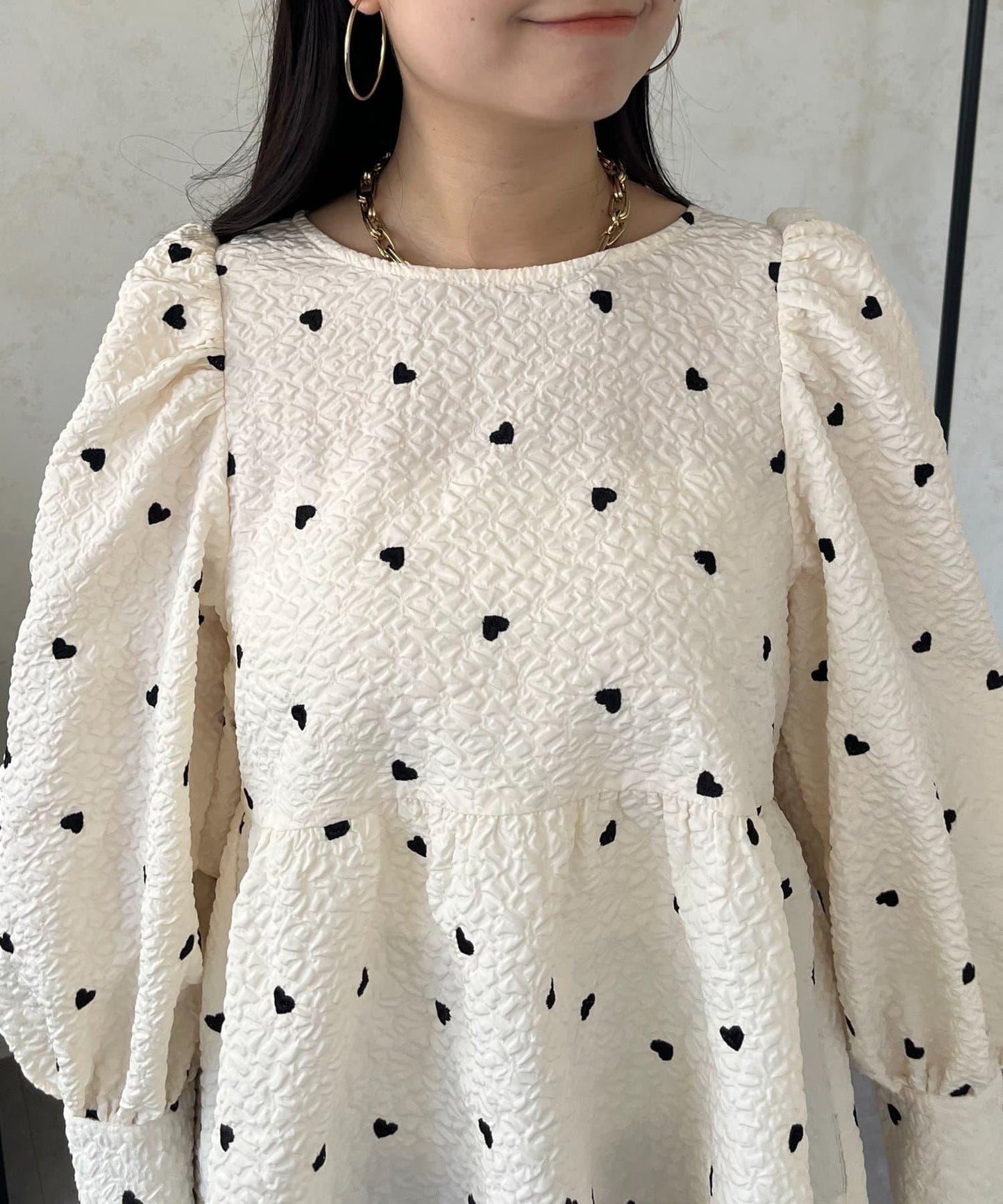 心形刺繡泡泡袖收腰襯衫
