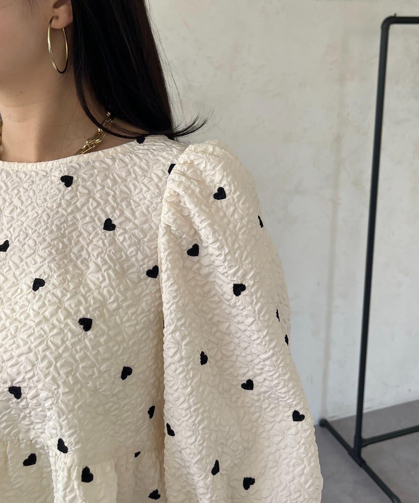 心形刺繡泡泡袖收腰襯衫