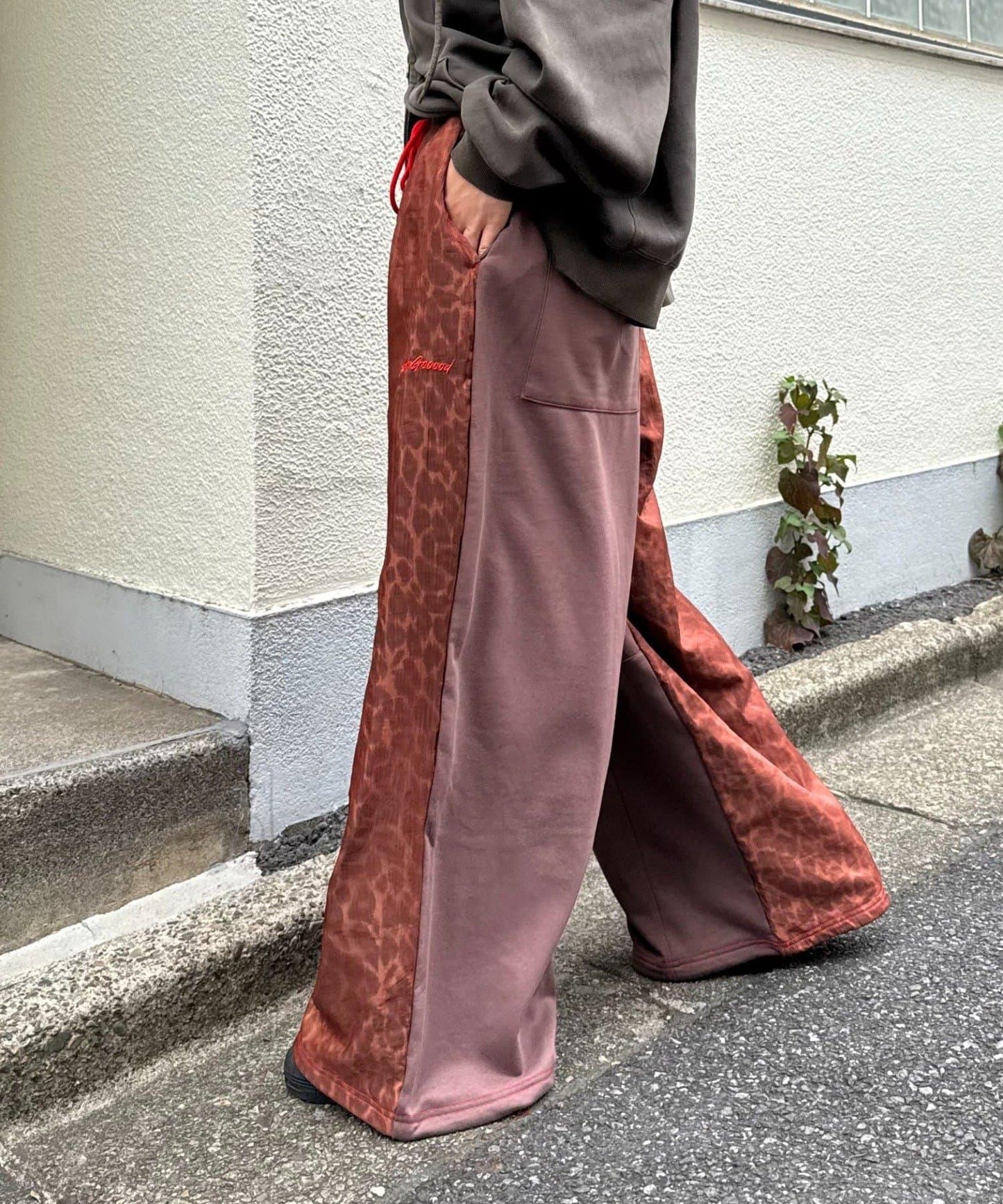 SOUNDS GOOOOD 拼接透視運動褲