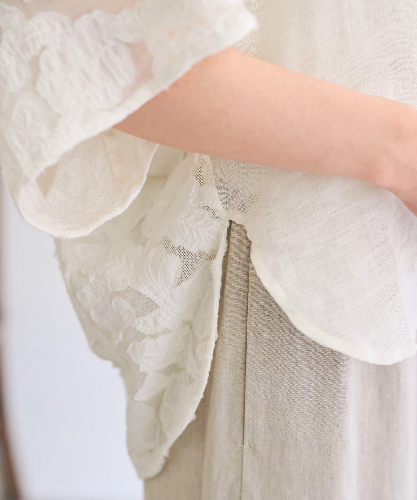 刺繡套頭衫