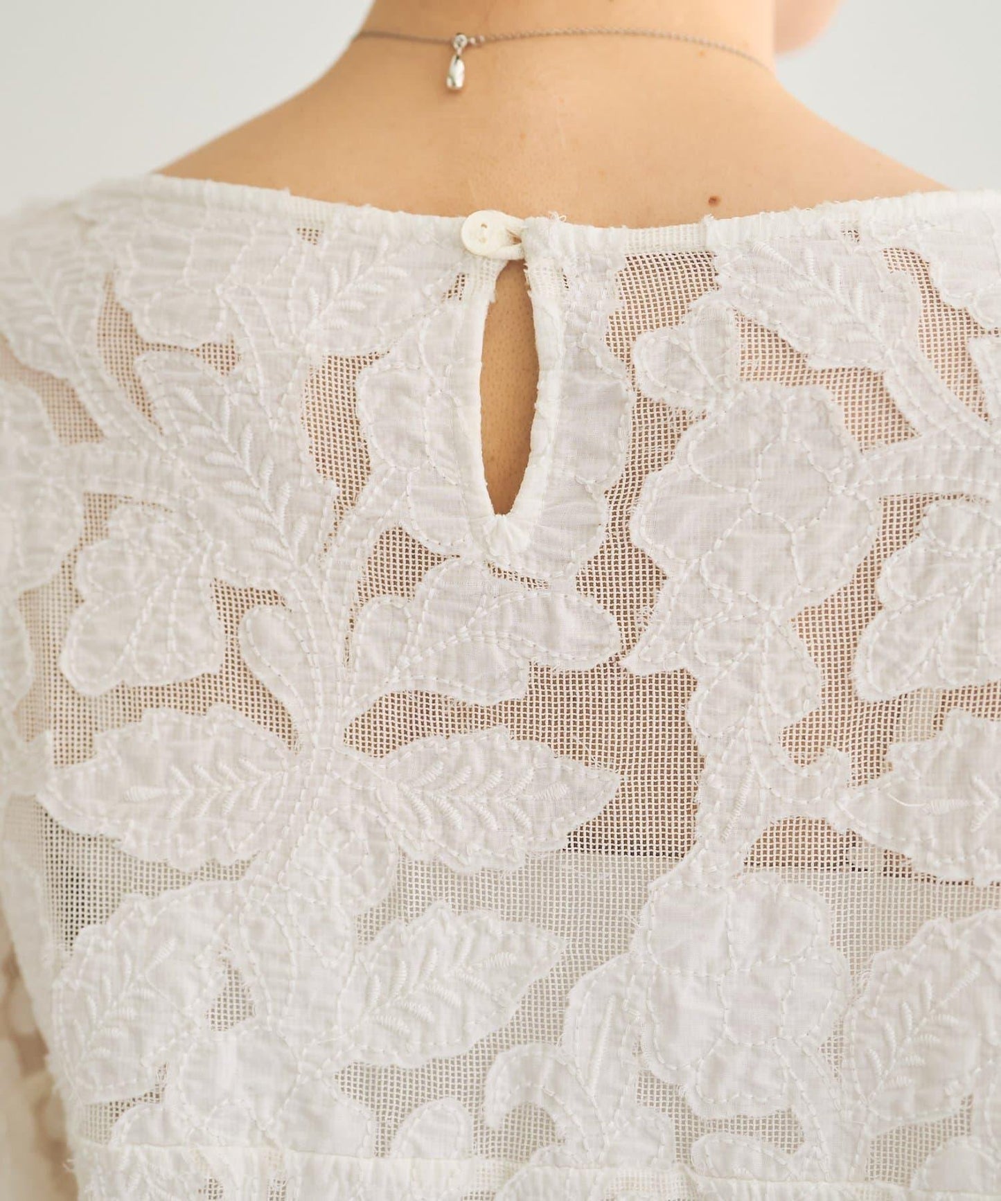 刺繡套頭衫