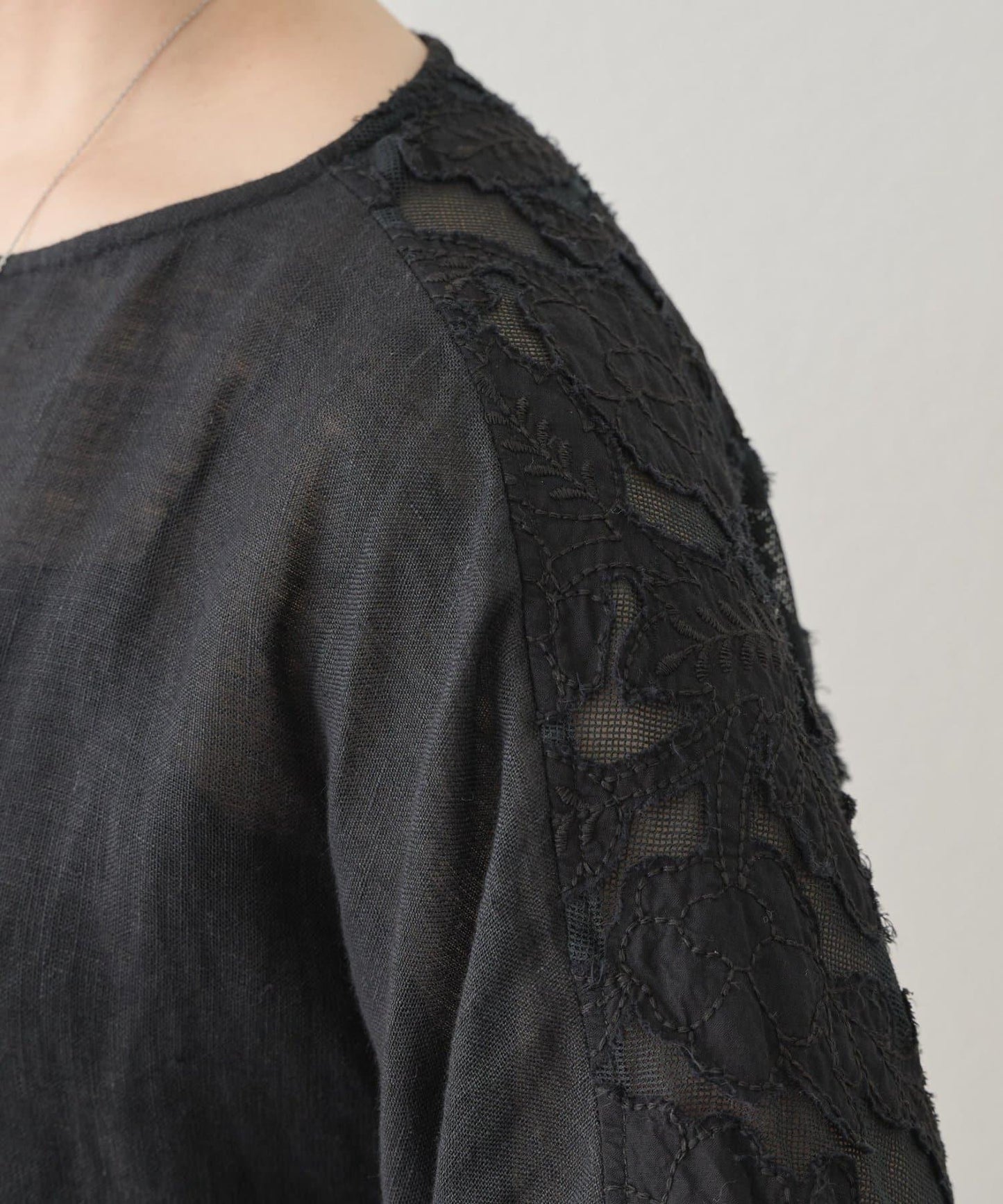 刺繡套頭衫