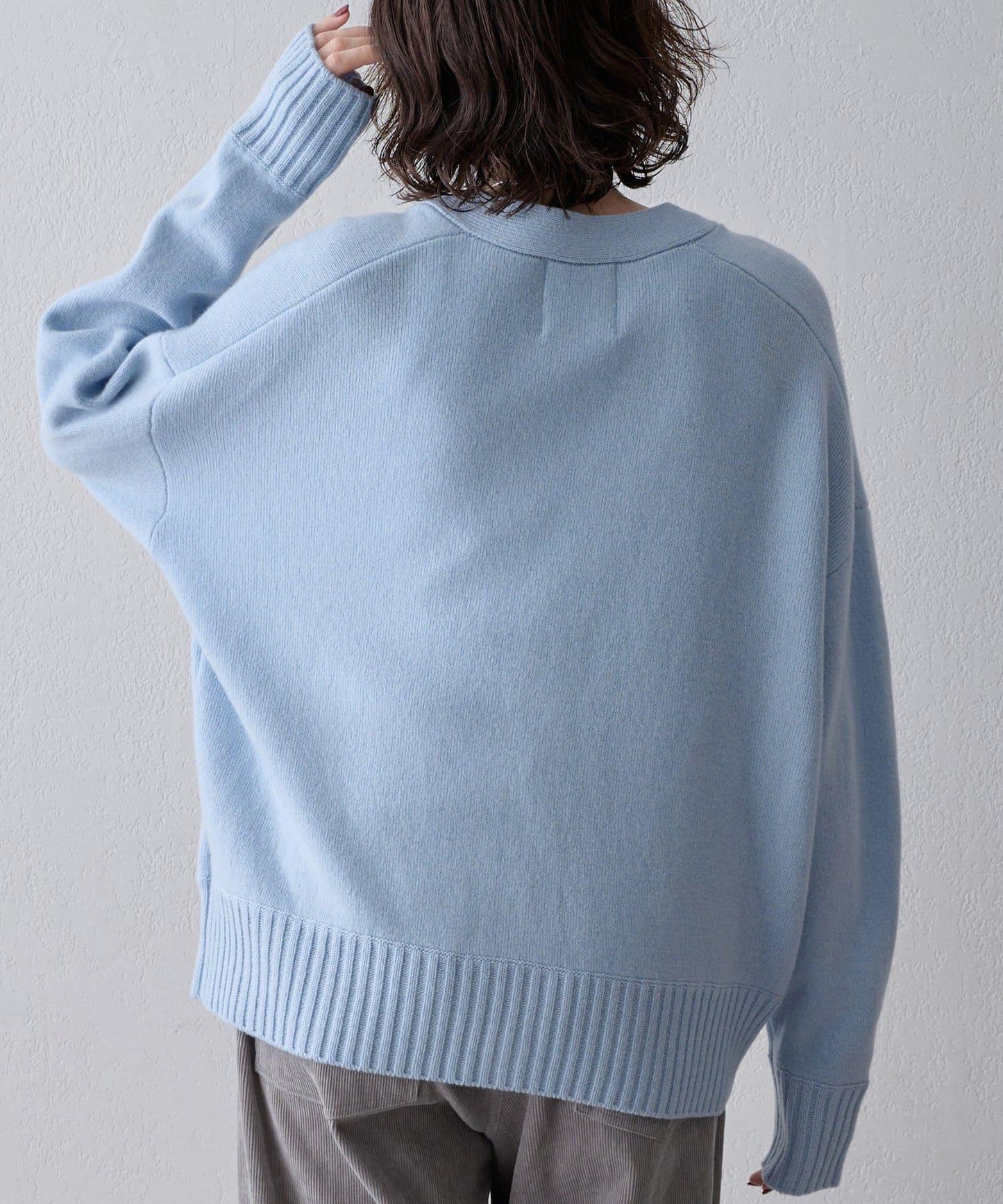 Drawing Numbers 珍珠紐扣拼接寬鬆V領針織開衫
