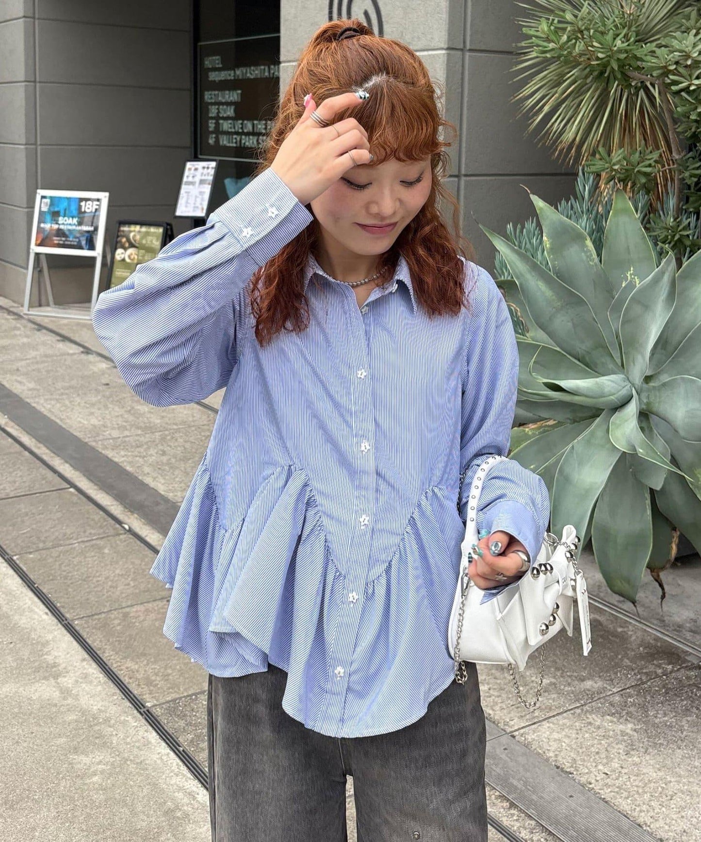 星形紐扣 波浪邊荷葉邊下襬襯衫
