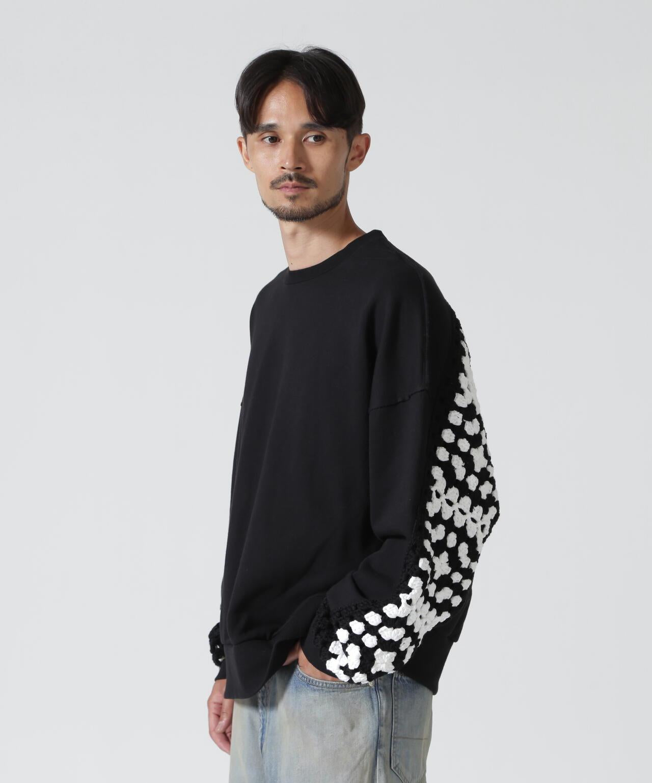 DISCOVERED CROCHET SLEEVE SWEAT(UNISEX) 聯名款 鉤針袖衛衣