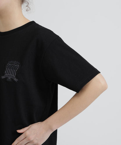 WOMAN SIGNATURE VARSITY LOGO T-SHIRT