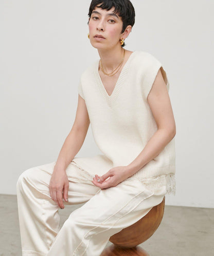 下襬斜向蕾絲V領針織衫