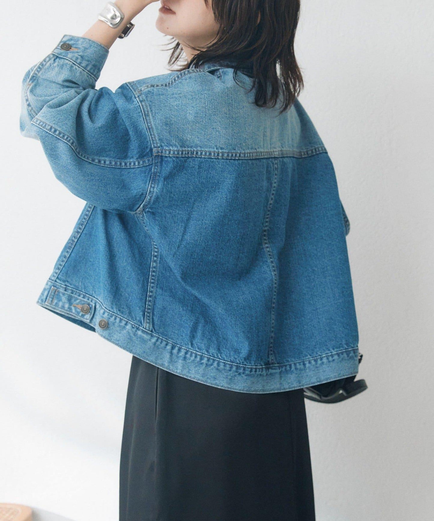 A・MONN 喇叭下襬牛仔夾克