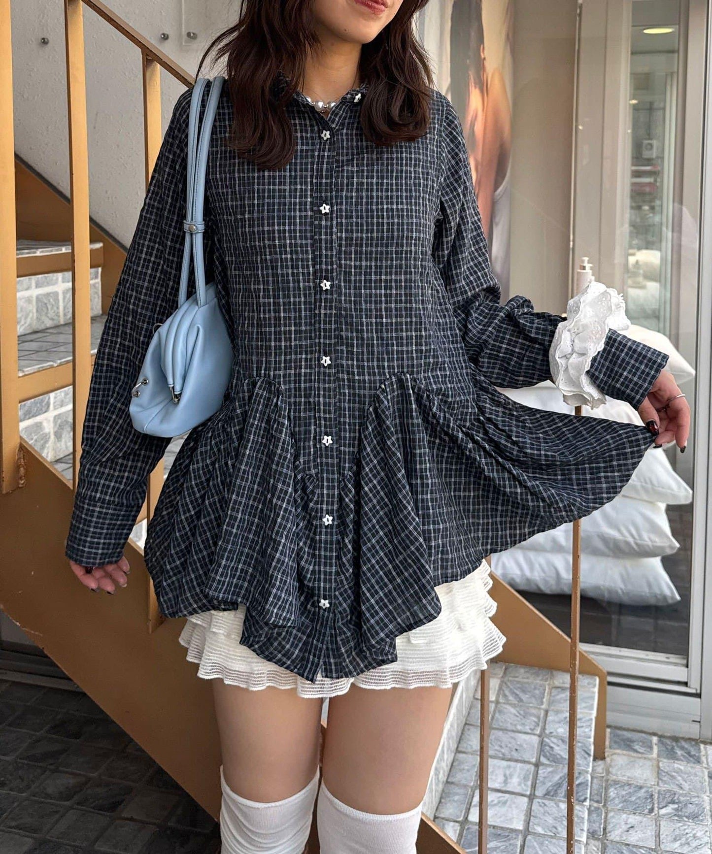 星紐扣波浪邊下襬襯衫式上衣