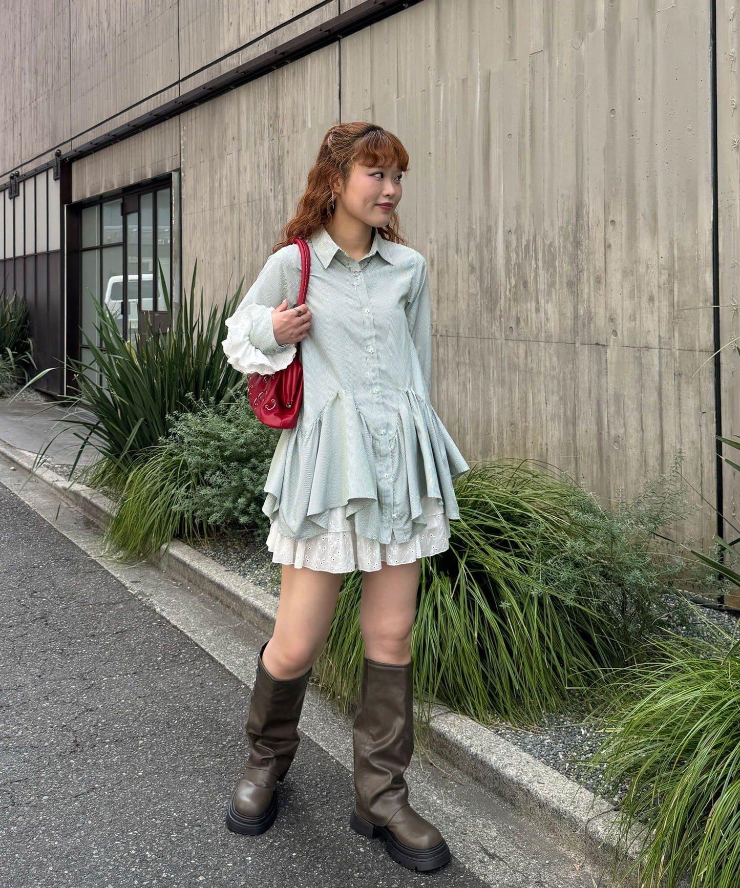 星紐扣波浪邊下襬襯衫式上衣