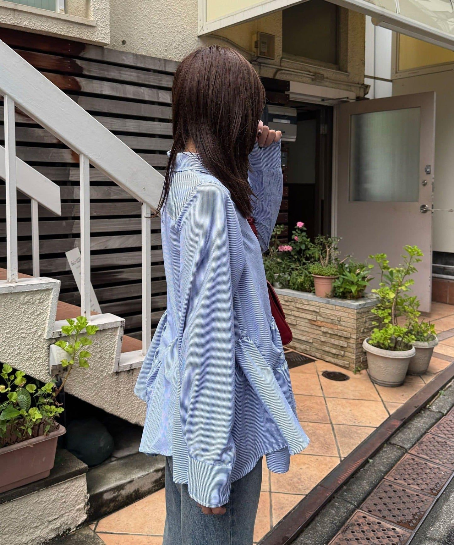 星紐扣波浪邊下襬襯衫式上衣