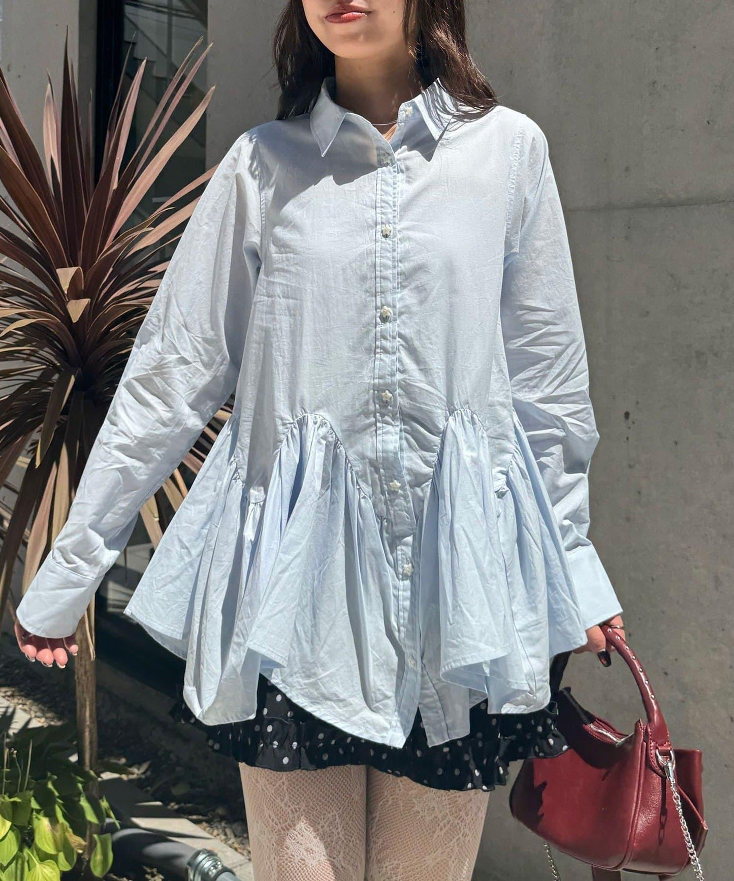 星紐扣波浪邊下襬襯衫式上衣